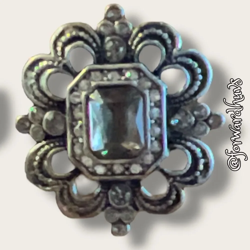 Vintage Avon Crystal Earrings – Timeless Silver-Plated Elegance